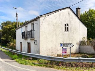 Casa  Lugar santa eufemia. Se vende casa y finca a reformar en calde