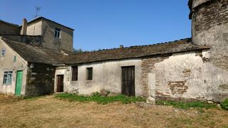 Casa a Outeiro de Rei. Se vende casa a reformar integralmente casa con finca