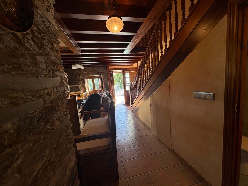 Foto dea0c477-5d17-46f8-b0fe-1ece7b51cff6. House with heating parking in Begonte