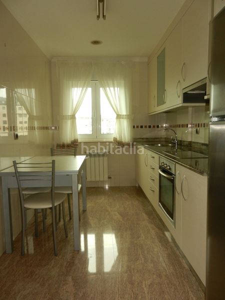 Foto 38d65b94-e778-4a15-abca-669bfeb3f01a. Miete appartement mit heizung parking in A Milagrosa Lugo