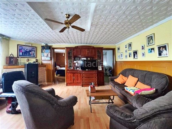 Foto 13f0ae50-9e75-420d-90b6-7feaa23fb770. Edificio se vende edificio-casa en montirón en San Roque - As Fontiñas Lugo