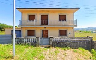 Chalet  Rúa da deputación. Se vende chalet en portomarín