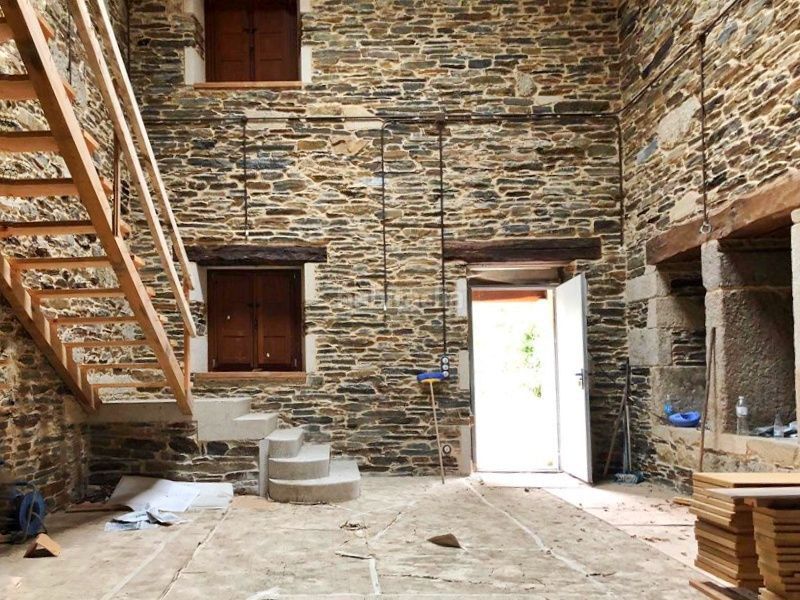 Foto 38d46704-8957-42a3-968a-1baf5bfc6970. Casa amb calefacció aparcament a Corgo (O)