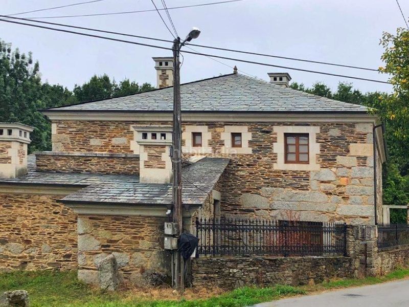 Foto bc123398-74be-4696-a9f3-d2f40a220c50. Casa amb calefacció aparcament a Corgo (O)