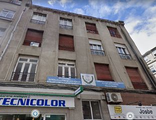 Piso  Rúa camiño real. Se vende piso a reformar totalmente en zona milagrosa