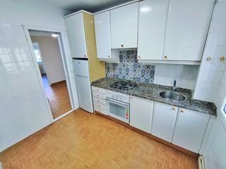 Location Appartement  Rúa catasol. Se alquila piso en zona san roque