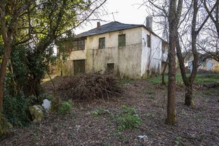Casa  Rúa nogueira. Se vende casa a reformar en bóveda