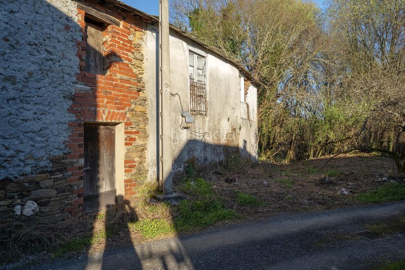 Foto a16b0207-7db4-4b16-9b79-cdb1bde887ee. Casa amb aparcament a Bóveda