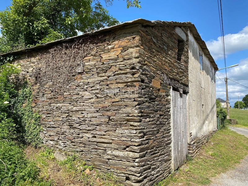 Foto 3f163099-5e90-4d3d-b279-9b3a3ce75ebf. Casa amb aparcament a Guntín