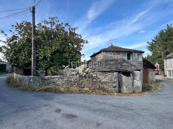 Foto 5880d5e3-8581-405b-bfb2-97228d3fe72e. Casa amb aparcament a Outeiro de Rei