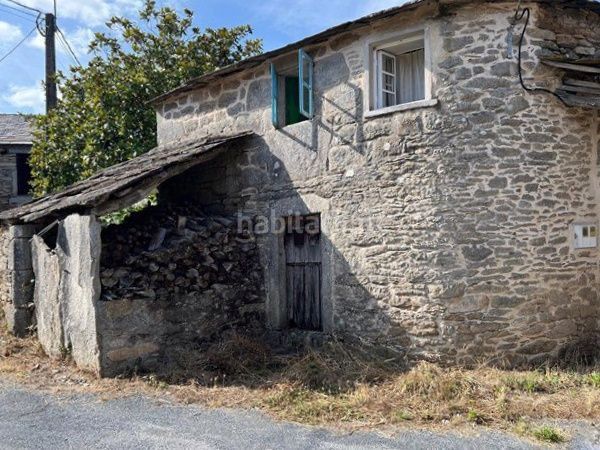 Foto 67b5565a-78f3-4378-9fa7-c6afce2f9531. Casa amb aparcament a Outeiro de Rei