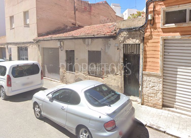 Foto d27ce2b7-5e91-4023-83de-583814bab1a6. Casa adossada a Plaza de Toros-Avenida Chapí-Trinquete Elda