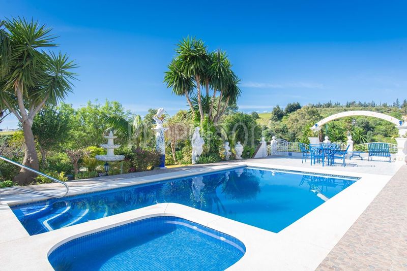Foto efb0e613-3d8d-4ac7-9efc-42c13831ab71. Casa a altos de Estepona Estepona