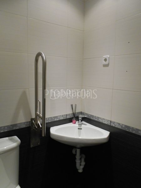Foto d7da44df-5d99-48a1-9e18-061ba6a21a39. Local comercial a Erandio