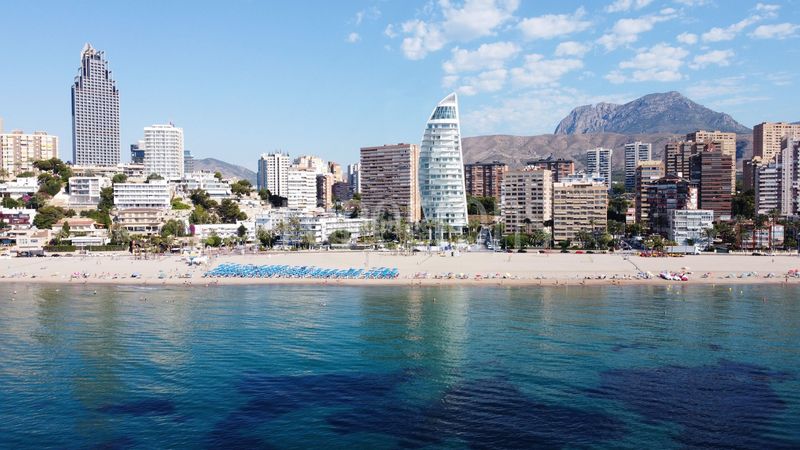 Foto f5139331-3b22-4ca5-84f6-b8df5f1ba42e. Pis a Playa Poniente Benidorm