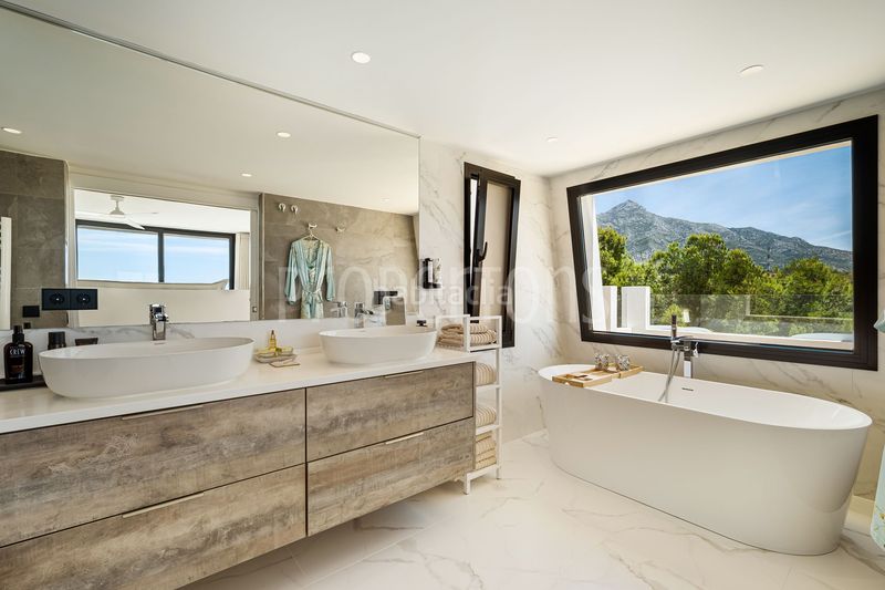 Foto e2bab5b9-29db-4ec2-a958-832b8a3e6998. Casa a Los Naranjos Marbella