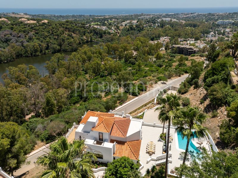 Foto f5284eb0-87b7-4b23-84b7-45b5f58f74d7. Casa a Los Naranjos Marbella