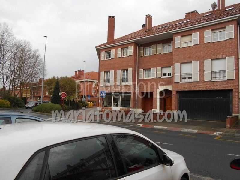 Foto 5bcacd2a-da42-4787-b9b2-51d05f68f4f3. Aparcament cotxe a Artatza-Pinueta-Pinosolo Leioa
