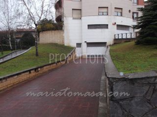 Aparcament cotxe a Negurigane-Peruri