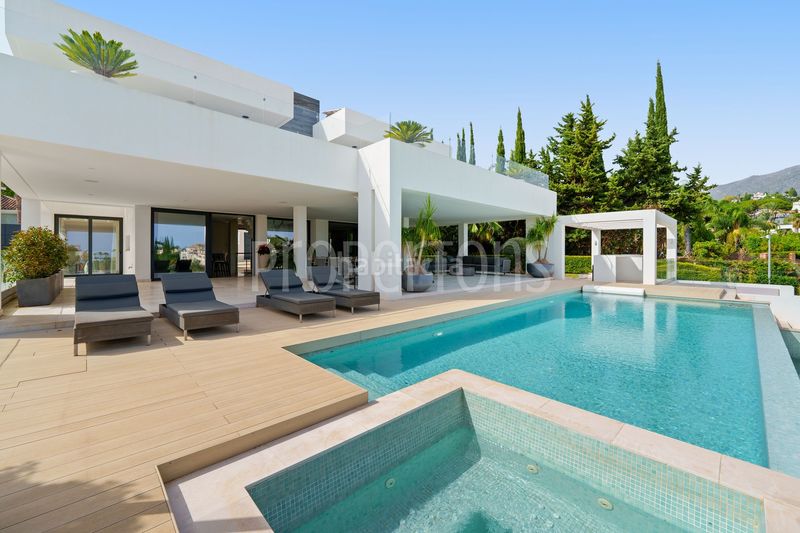 Foto 249c5bd9-8671-4c8d-80ff-3c2328a7f8b3. Casa a Los Naranjos Marbella