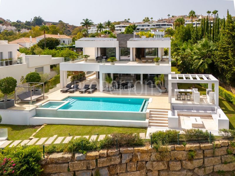Foto b2731244-b15a-4950-b3ea-d37422e7fc1f. Casa a Los Naranjos Marbella