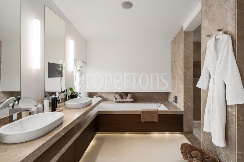 Foto e5683ced-9d9e-4a71-967e-d0dd5b21b130. Casa a Puente Romano Marbella