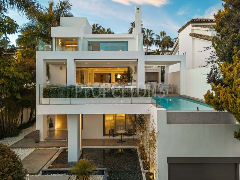 Foto f981aa2d-7acf-421e-aa39-d5c7e38e488a. Casa a Puente Romano Marbella