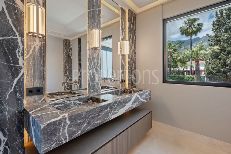 Foto af3b7380-4f0d-4e4d-aadd-9926b10c7636. Casa a La Carolina - Guadalpín Marbella