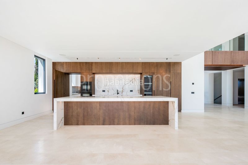 Foto eb872e3e-f4c2-4180-b1e1-ca73795052dd. Casa a La Carolina - Guadalpín Marbella