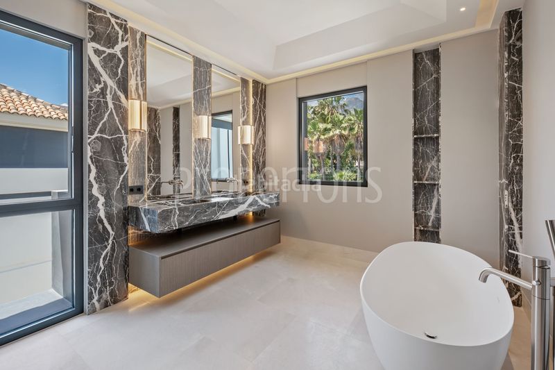 Foto f4916a93-b3fc-4e90-a6b6-d7bc73948a28. Casa a La Carolina - Guadalpín Marbella