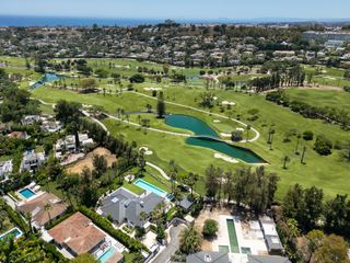 Chalet  Cl oslo-nva andalucia d 7(p) n2-88 29660 marbella (málaga). Villa solstice