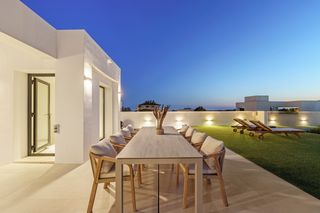 Chalet  Calle las gardenias. Villa jardin