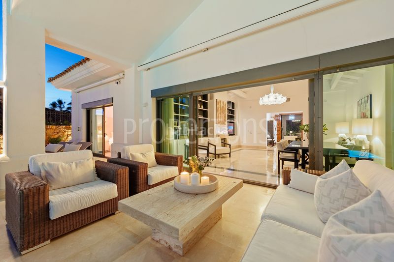 Foto c35f7f44-2952-41dd-8df0-08c36f52160a. Casa a Los Naranjos Marbella