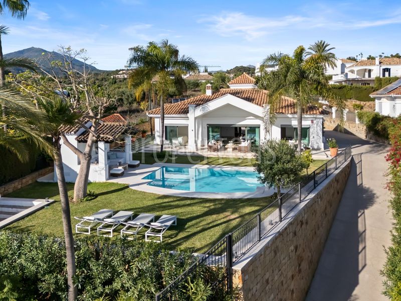 Foto f58edb29-c90a-4d0f-978a-c257cf133a20. Casa a Los Naranjos Marbella