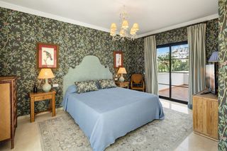 Chalet  Ur herrojo el 193 29678 benahavis (málaga). La quinta 193