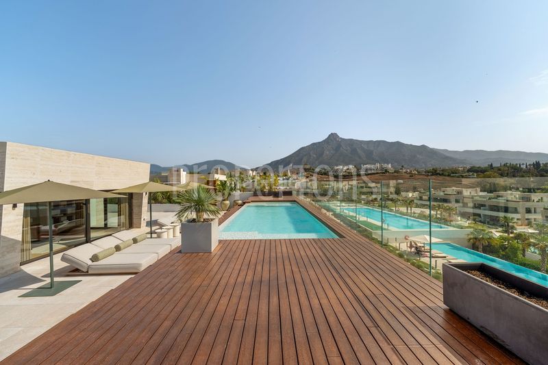 Foto fef0a780-aa63-499c-9ce0-444c166f198d. Pis a Las Lomas de Río Verde Marbella