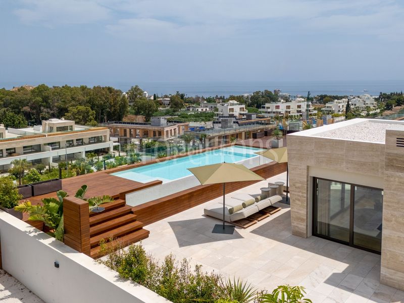 Foto 43c5092c-616d-42d3-becf-26d7ea1d4289. Piso en Las Lomas de Río Verde Marbella
