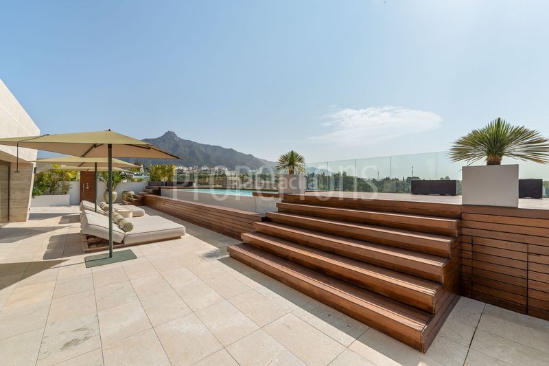 Foto 80a13516-15f0-4920-8b48-6abd136cc298. Piso en Las Lomas de Río Verde Marbella