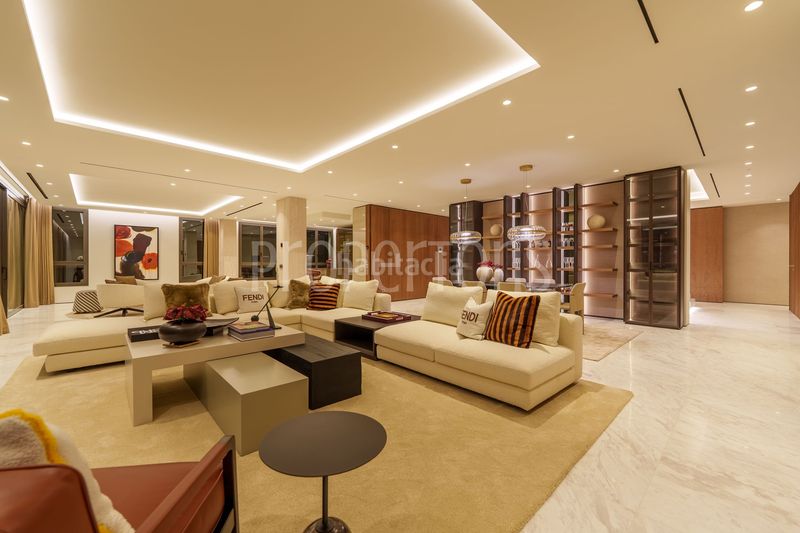 Foto e6fa8f1e-2e3e-4703-a2ea-722a52a875d0. Piso en Las Lomas de Río Verde Marbella