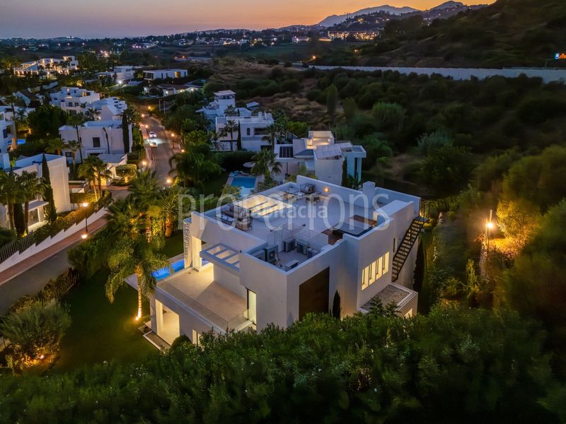 Foto 97830da3-69ba-4252-8e8a-79d2a7025866. Casa a Los Naranjos Marbella