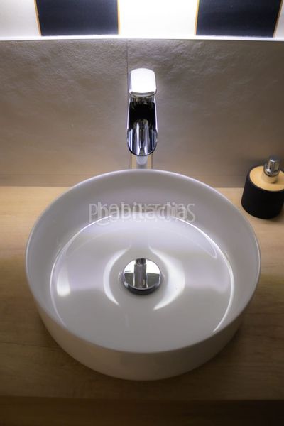 Foto a3d151cd-771c-464a-841a-5dfb5384d510. Alquiler piso disponible a partir de octubre!alquila tu hogar ideal en el corazón de santutxu!disfruta de un piso totalmente reformado y equipad en Bilbao
