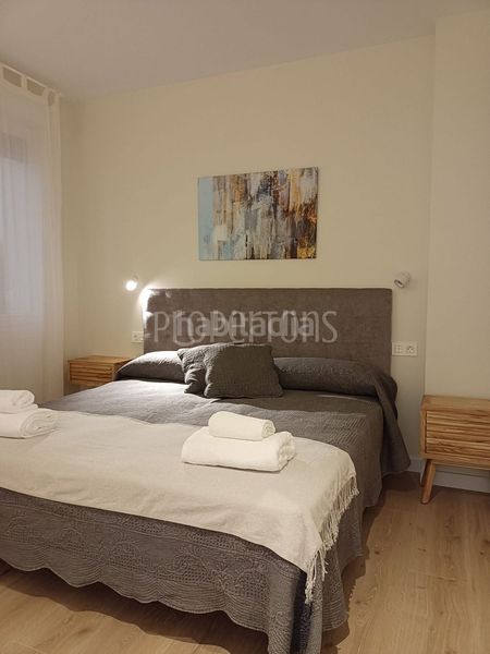 Foto d8f83a62-6c44-4dd4-8b22-d31f27f1c40b. Alquiler piso disponible a partir de octubre!alquila tu hogar ideal en el corazón de santutxu!disfruta de un piso totalmente reformado y equipad en Bilbao