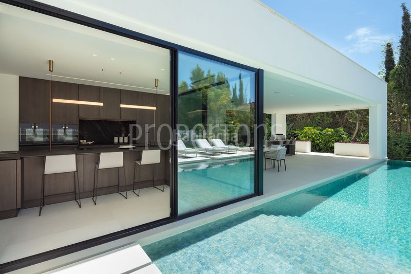 Foto c85d58d7-4c80-4adc-bbb2-b06f68f68bff. Casa en Las Brisas Marbella