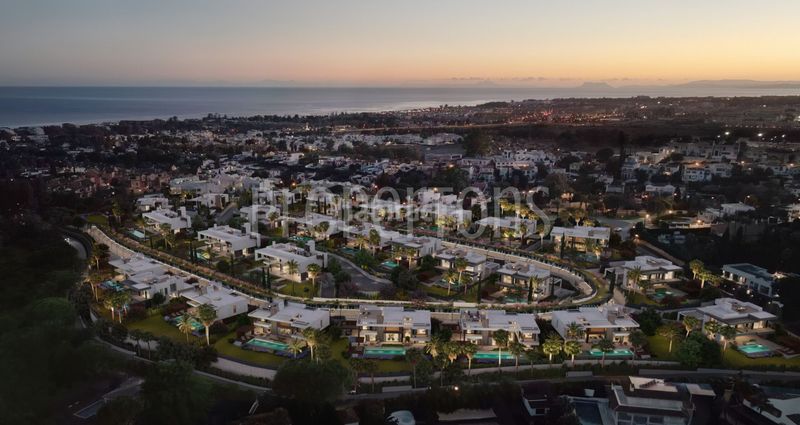 Foto f35dd4db-0fcf-435c-bf22-cfb64f2c6255. Casa en Las Brisas Marbella