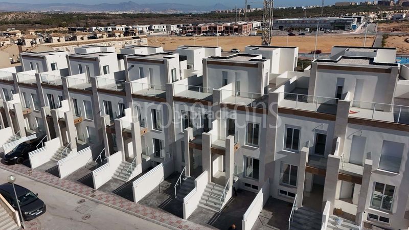 Foto 7025d9ba-3b0e-4e85-bebc-24c3077f5d0e. Casa a Monte y Mar Santa Pola