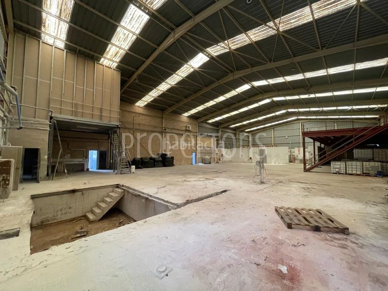 Foto 081424d9-3e1d-4453-bdeb-d89bbfacd75b. Industrial building in Abanto y Ciérvana / Abanto Zierbena