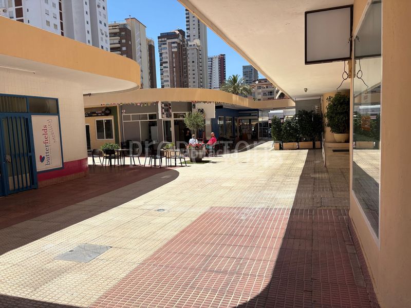 Foto 5f842fb7-c847-437d-b343-feabe33a92cc. Local comercial en Playa Levante Benidorm