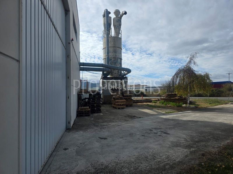 Foto 4d95dae4-837a-48fe-bf42-1518c0bff0ed. Nau industrial a Berantevilla