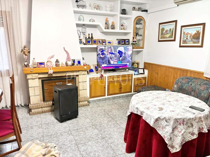 Foto 37dbab12-0579-4c34-97a5-58c0e48366cd. Casa adossada a Novelda