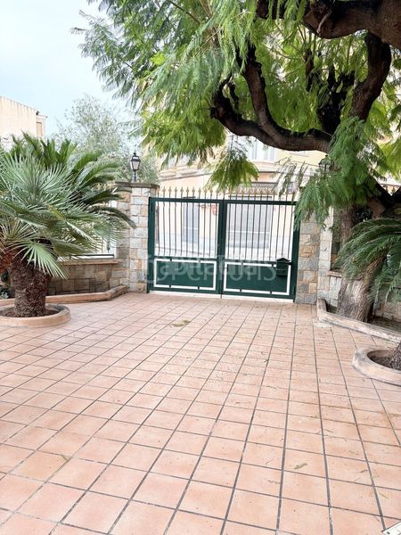 Foto 47548d8d-c5fc-4619-b3fa-bf9887ae4596. Casa adossada a Novelda